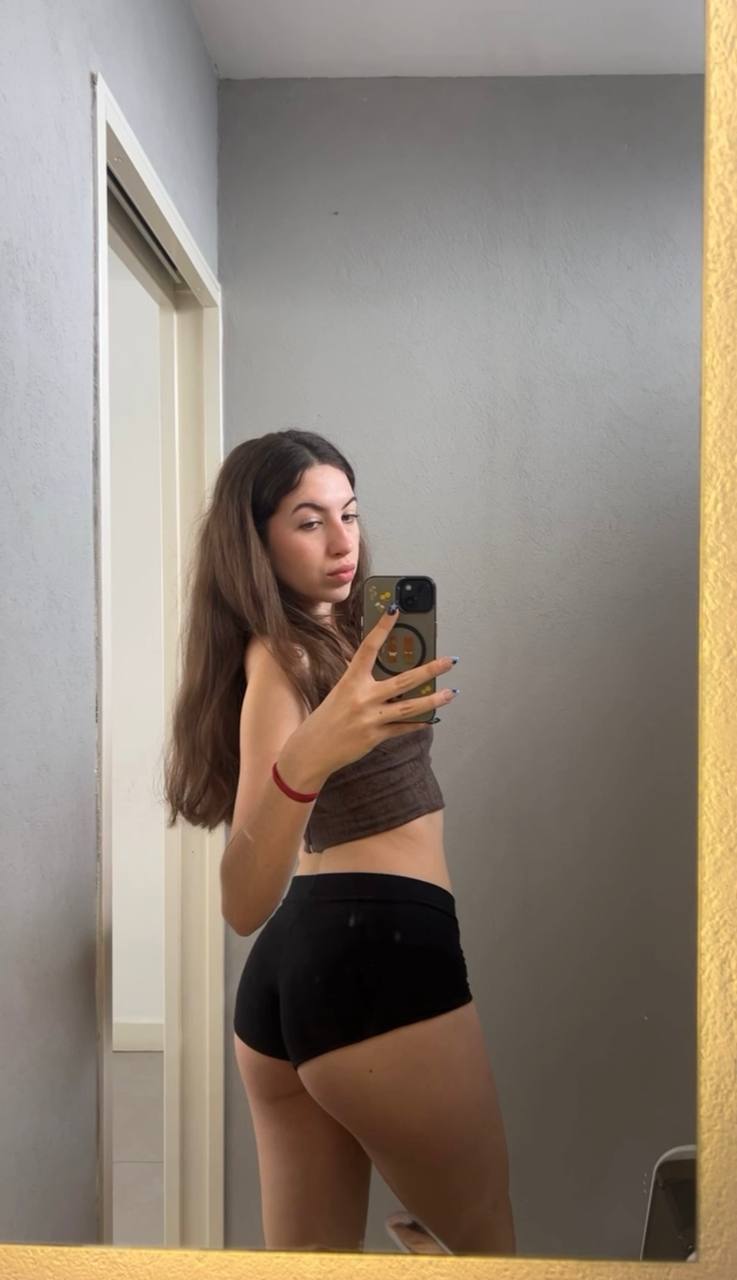 Amber in her underwear in Ulsan