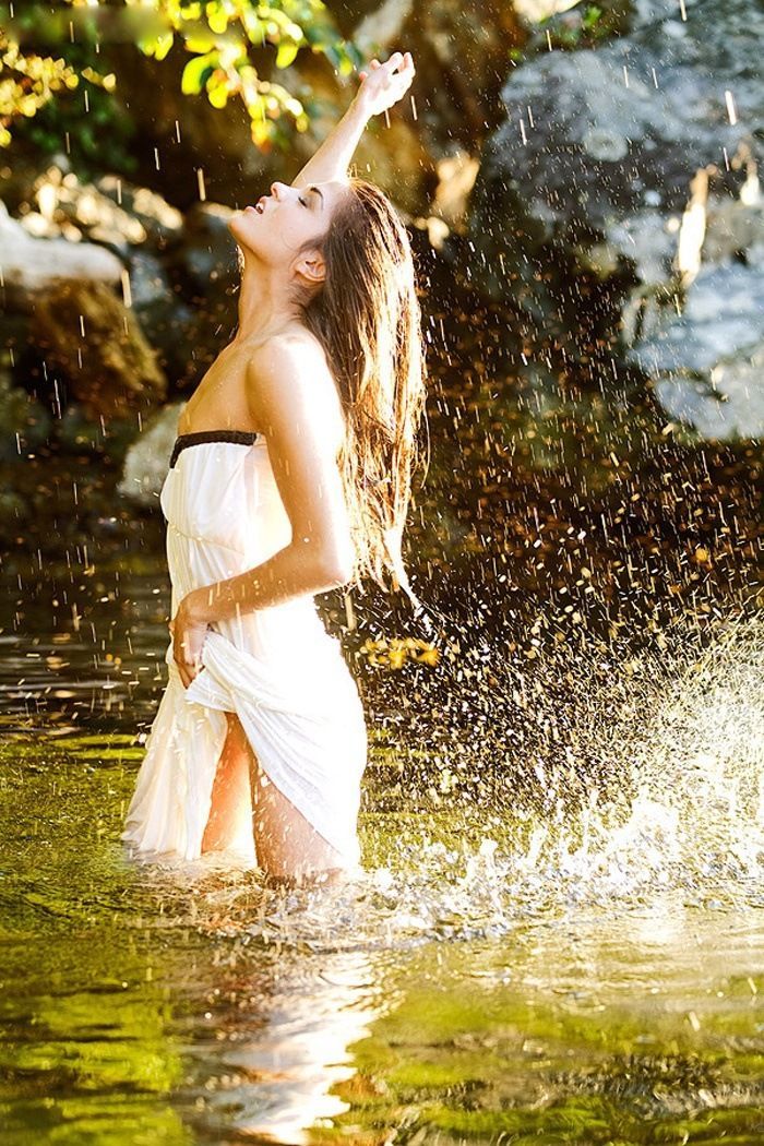 Marie Avgeropoulos in Ulsan